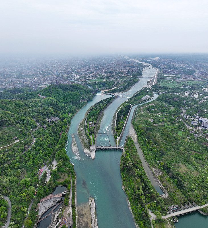 岷江碧水 · Min River Waters