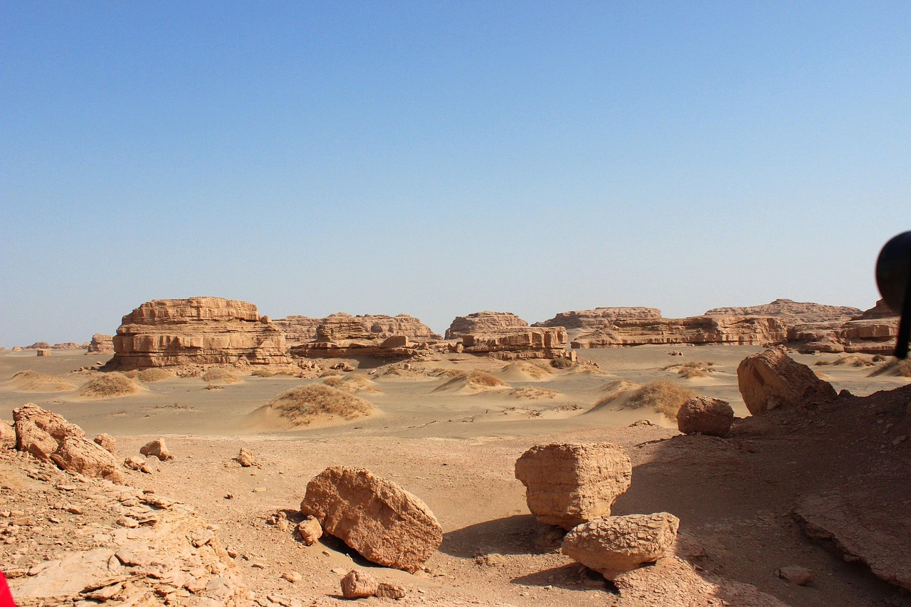 雅丹地貌 · Yardang Landforms
