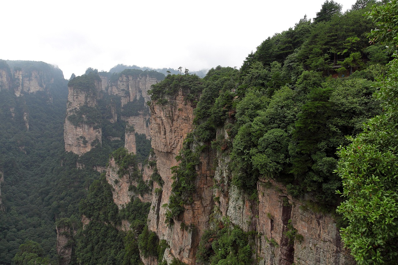 武陵源雾景 · Wulingyuan in the Mist