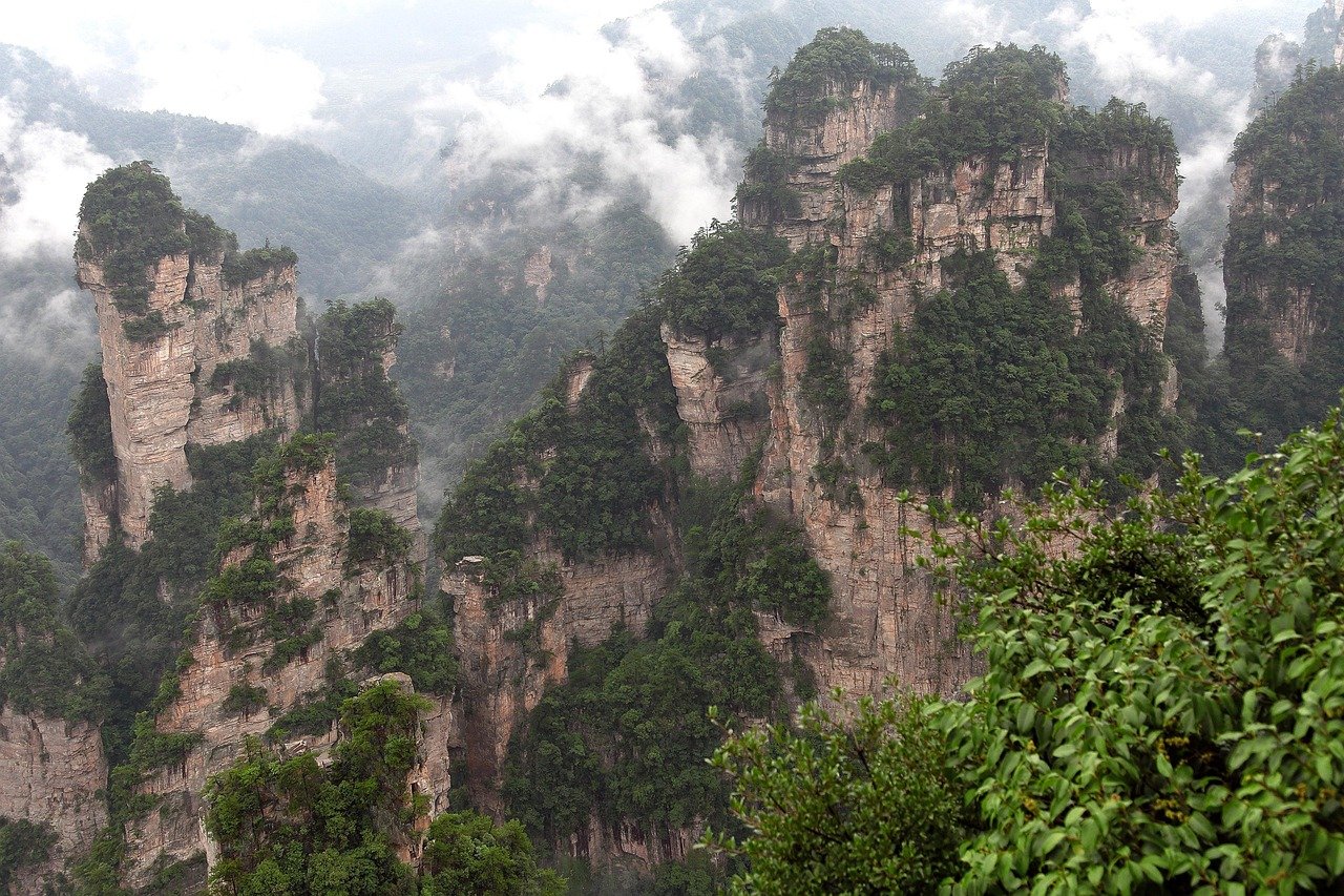 武陵源石英砂岩峰林 · Wulingyuan Sandstone Pillars