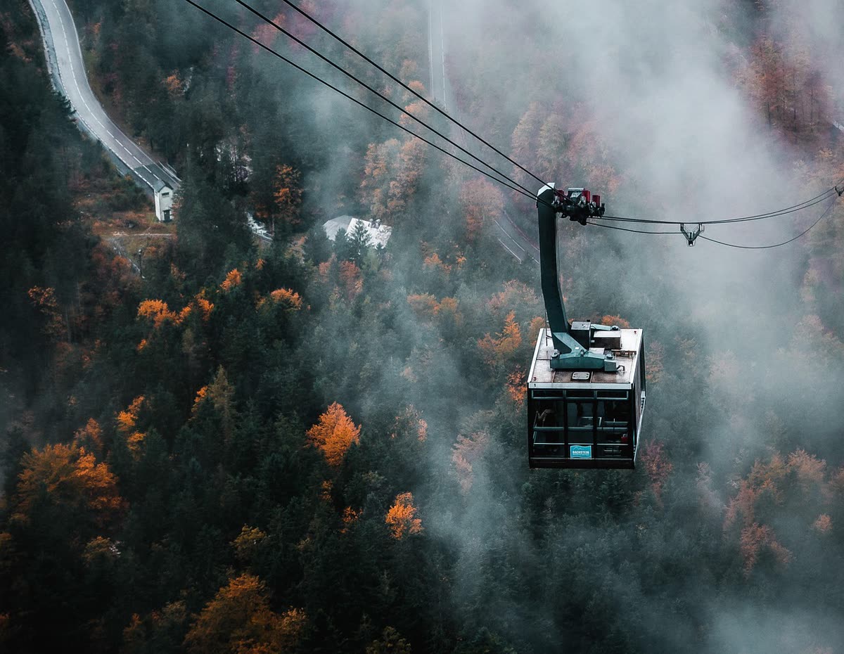 天门山缆车云海 · Cableway above the Clouds, Tianmen
