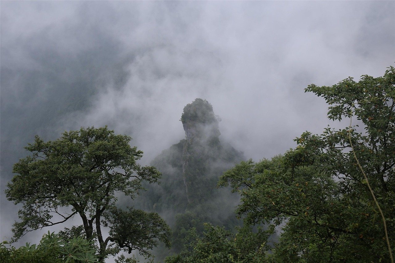 天门山云雾 · Tianmen Mountain in the Clouds