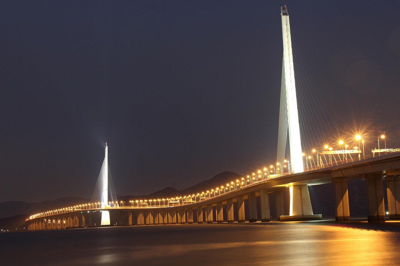 深圳湾大桥夜色 · Shenzhen Bay Bridge by Night